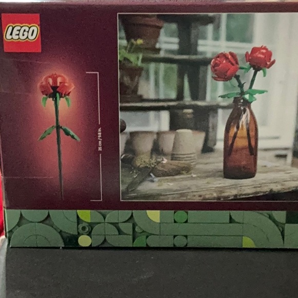 NIB LEGO Botanicals Red Roses 
Set # 40460 - Picture 2 of 3